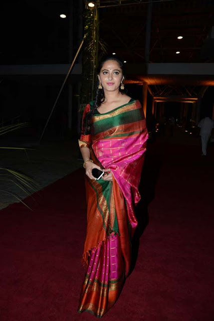 Glamorous Telugu Girl Anushka Shetty Images In Red Saree 7